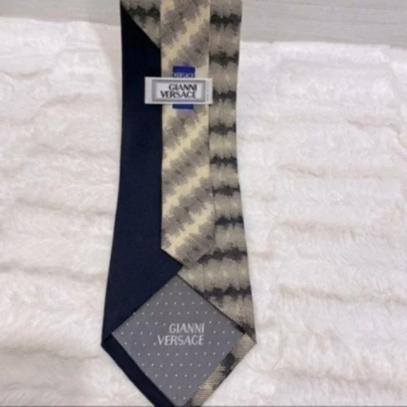 Gianni Versace Tie Color Navy Blue/Tan/Yellow